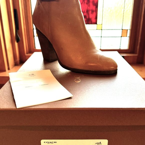 Coach Hewes ankle Booties Ginger tan color; size 8M - Picture 7 of 12